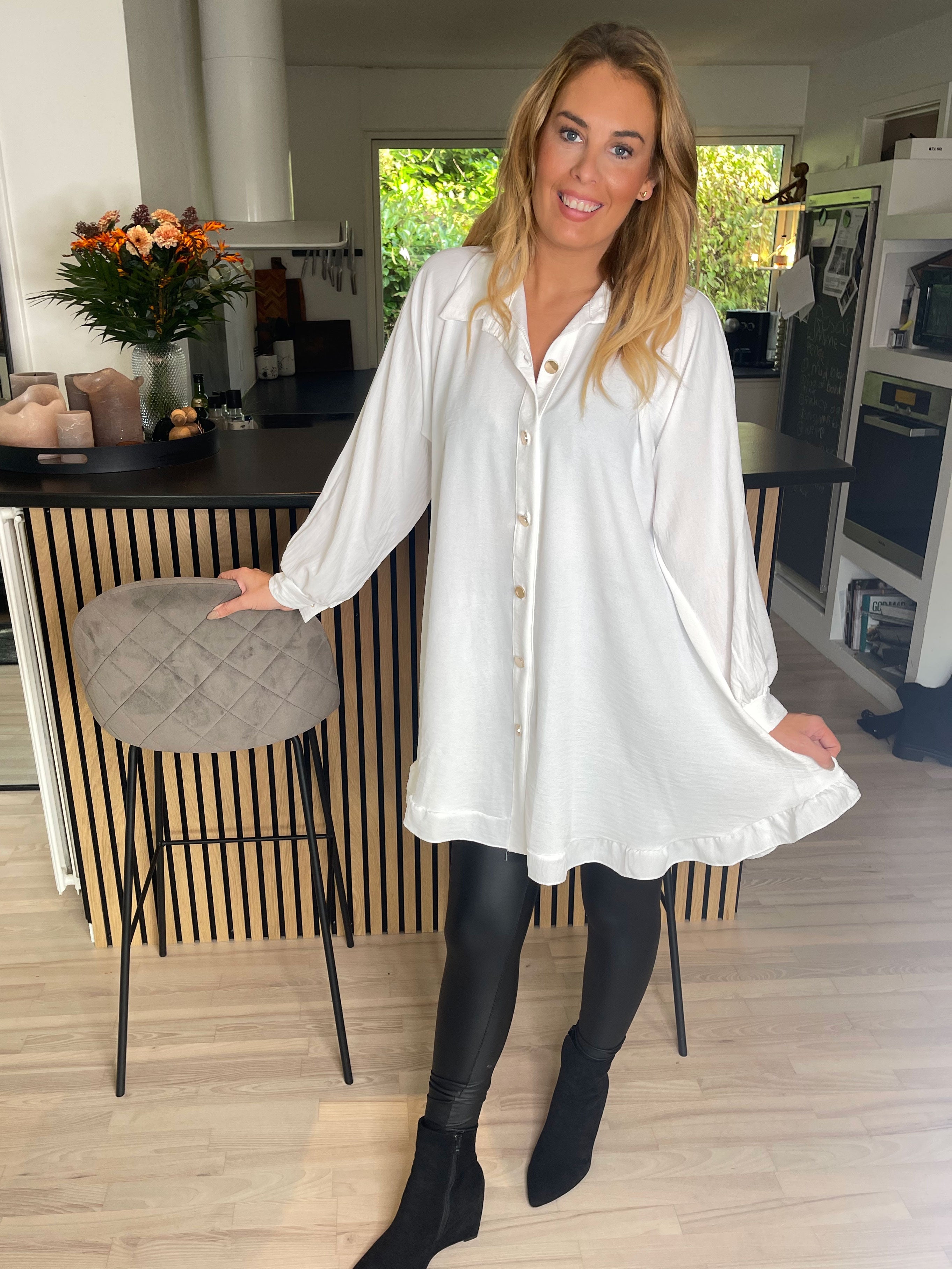 Nilsa - Söt skjortklänning med liten volang